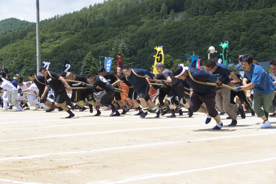 おけと人間ばん馬大会、一斉にスタート