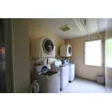 洗濯機を使用できます。洗剤は持参ください。